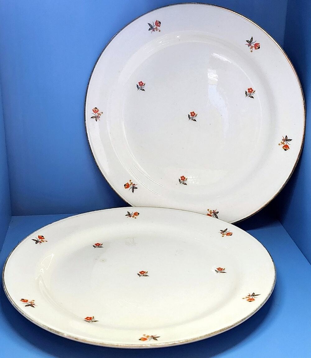 2 Cunningham & Pickett Cardinal Red Floral 9 1/4" Luncheon Plates READ DESC
